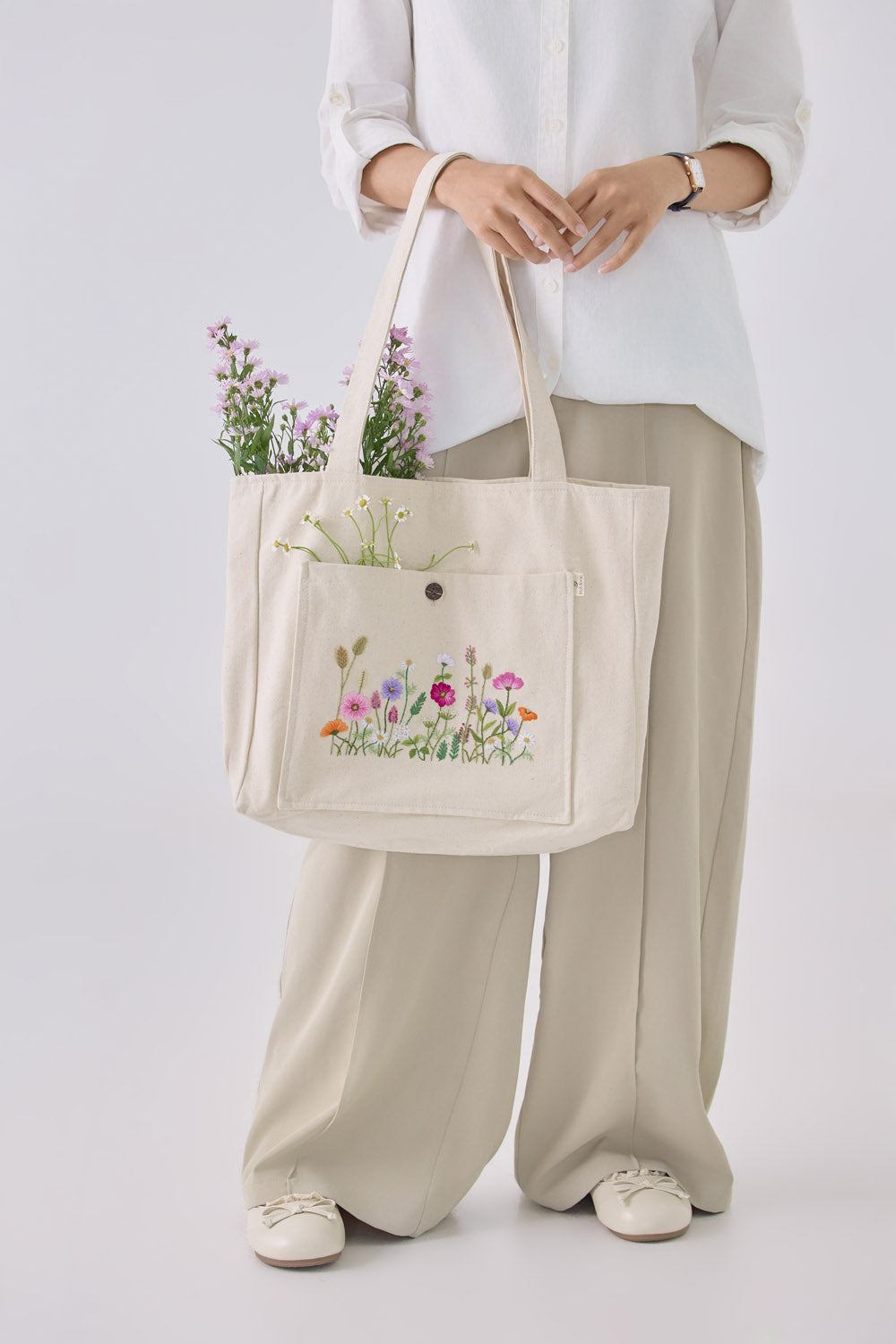 Mountain Flower Field Embroidery Tote Bag White