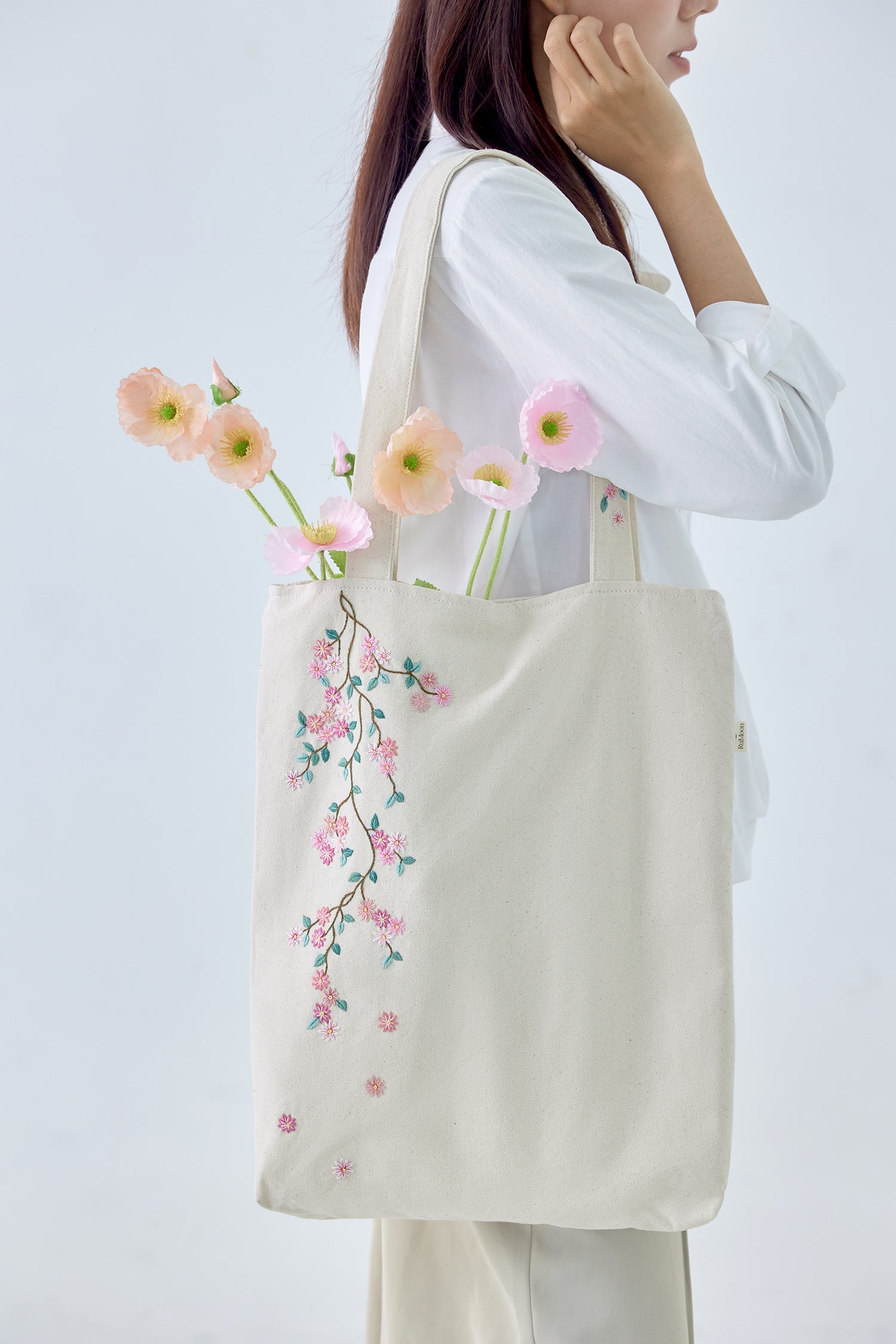 Falling Floral Embroidered Tote Bag Beige