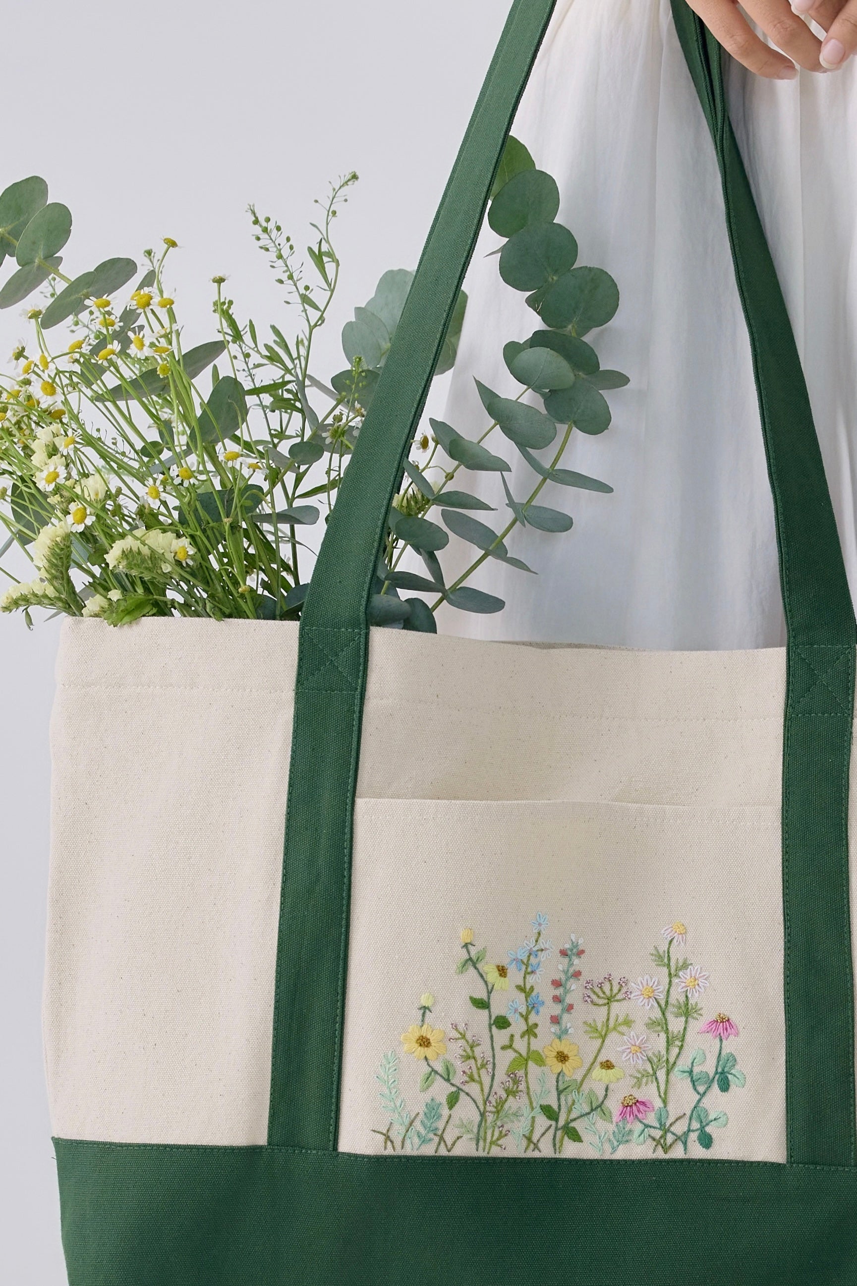 Floral Middle Pocket Embroidery Tote Bag