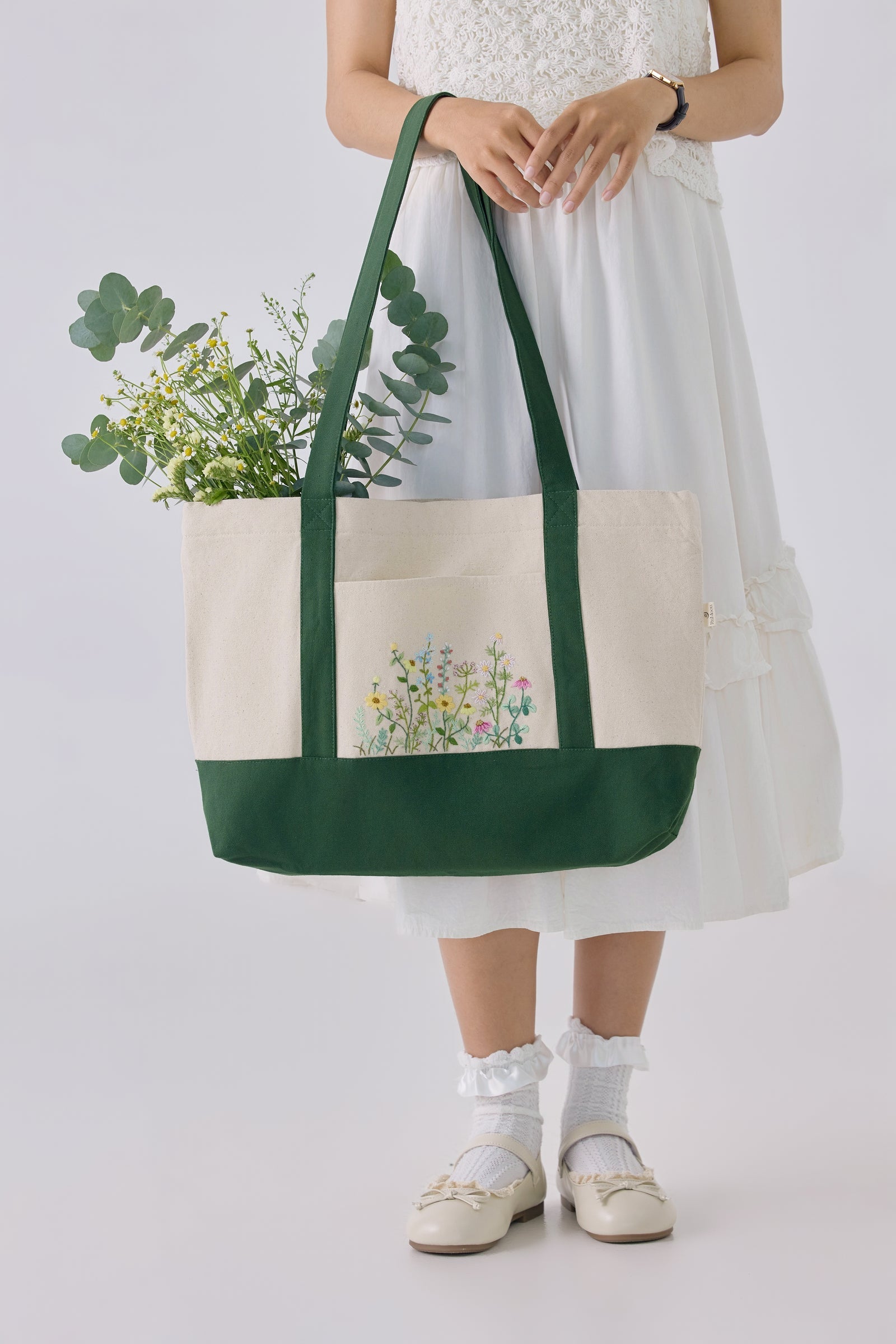 Floral Middle Pocket Embroidery Tote Bag
